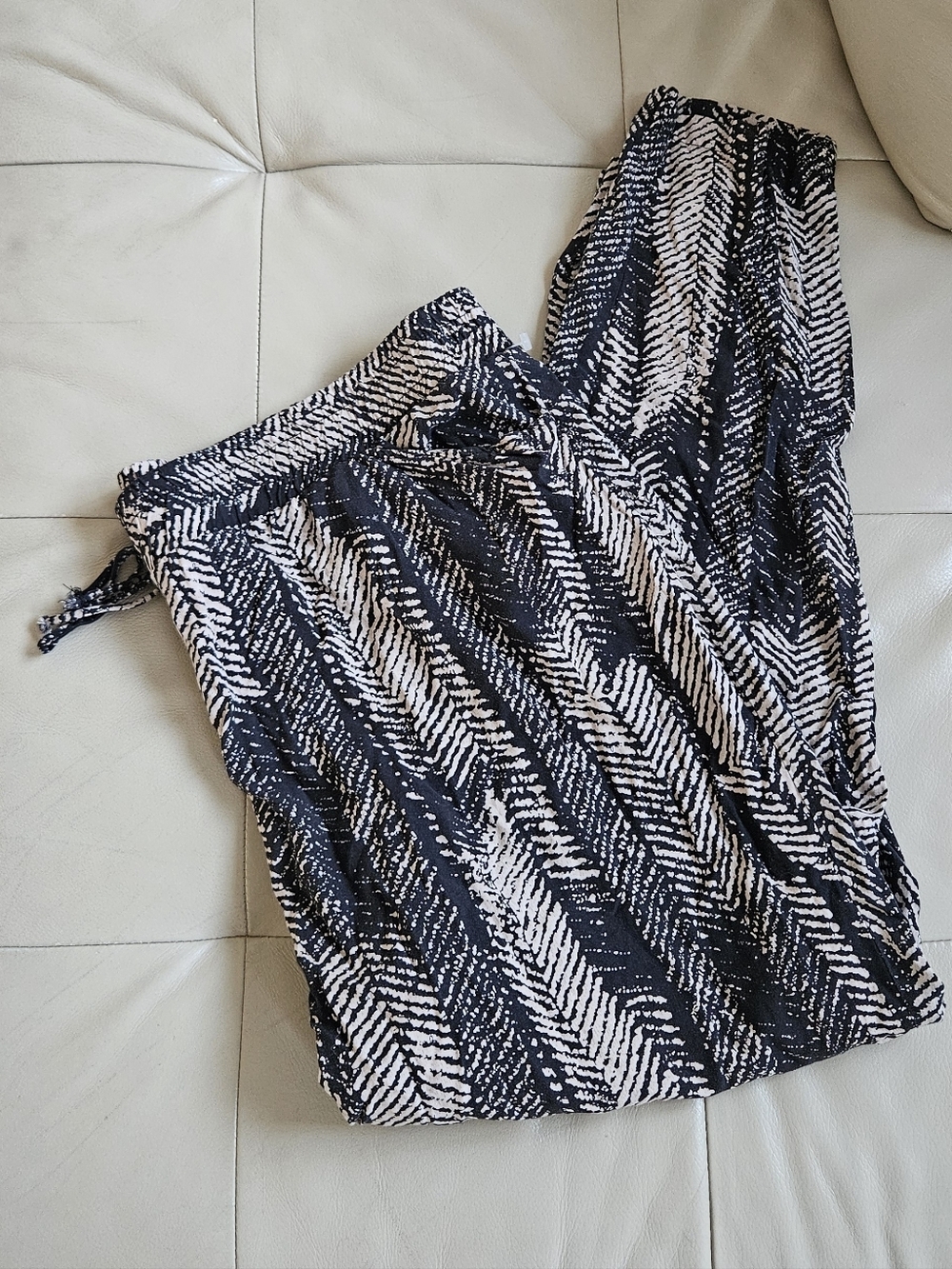 Reitmans Black and White Printed Drawstring Pants